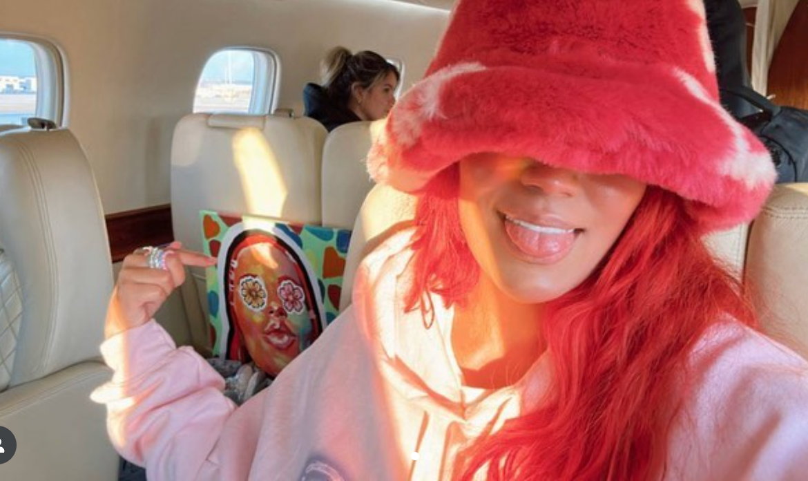 Lámina - Karol G MSB Flores